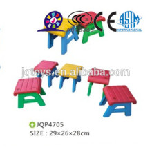 Cadeiras de plástico para crianças duráveis ​​e coloridas